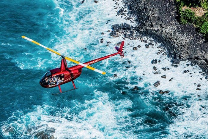 Du lịch biển bằng máy bay trực thăng cũng là một trong các hình thức giải trí ở Hawaii hấp dẫn du khách